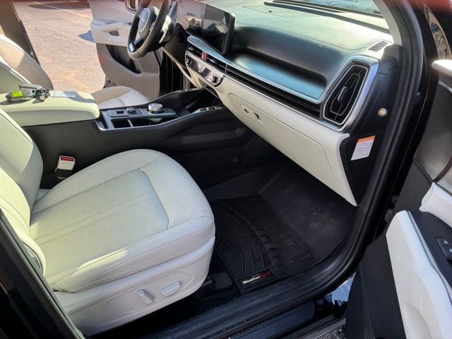 Used 2025 Kia Sorento EX w/ EX Panoramic Sunroof Package image 15