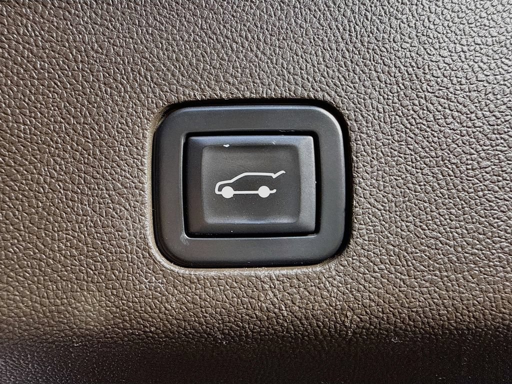Used 2021 GMC Yukon Denali w/ Denali Premium Package RWD image 36