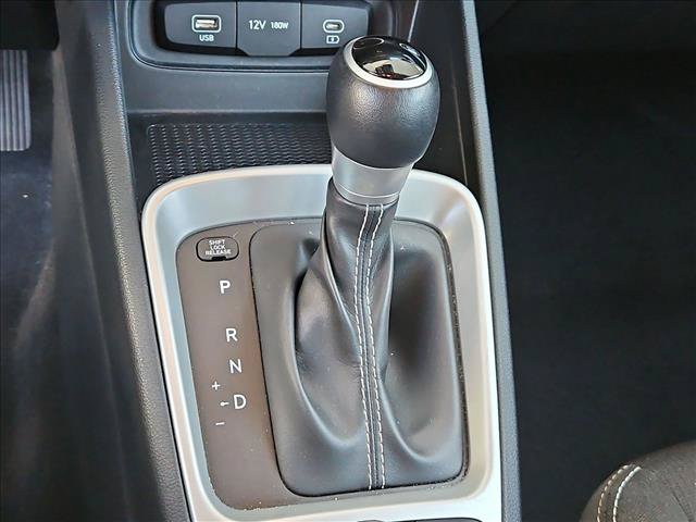 Certified 2025 Hyundai Venue SEL FWD image 11