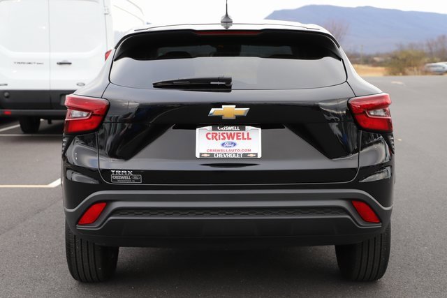 Used 2025 Chevrolet Trax LS image 5