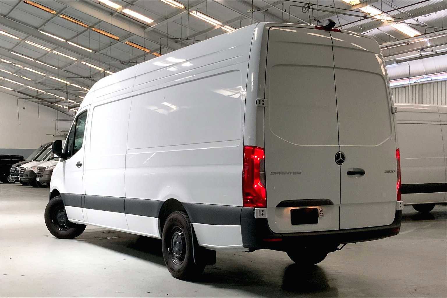 Used 2024 Mercedes-Benz Sprinter 2500 image 4