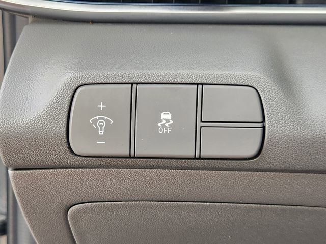 Used 2025 Hyundai Elantra SEL image 21