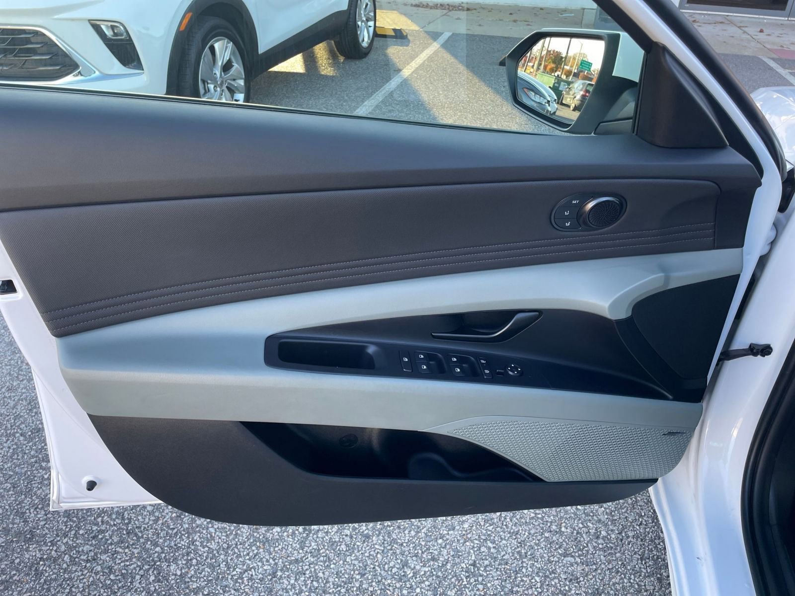 Used 2025 Hyundai Elantra Limited image 20