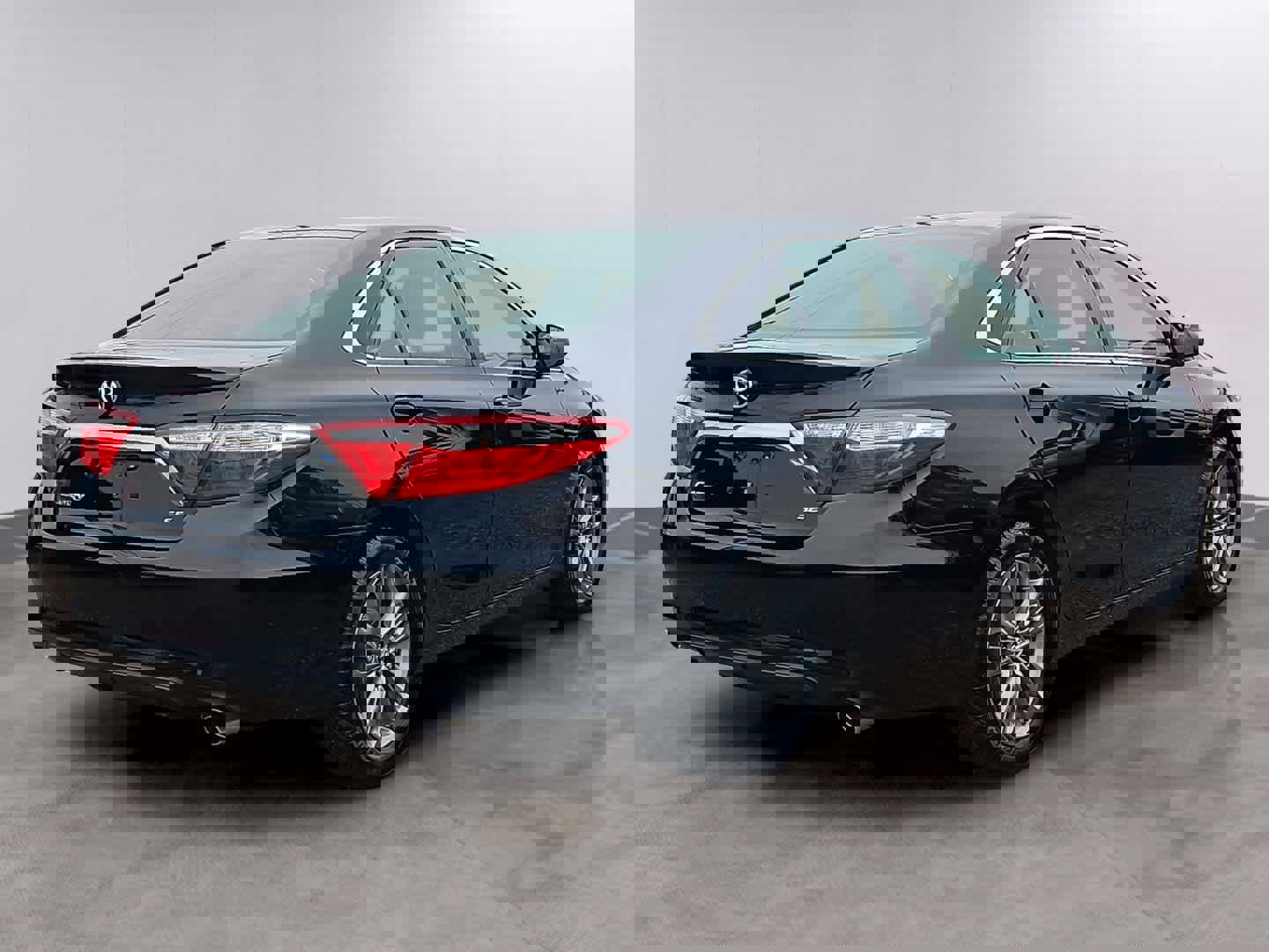 Used 2017 Toyota Camry SE FWD image 4