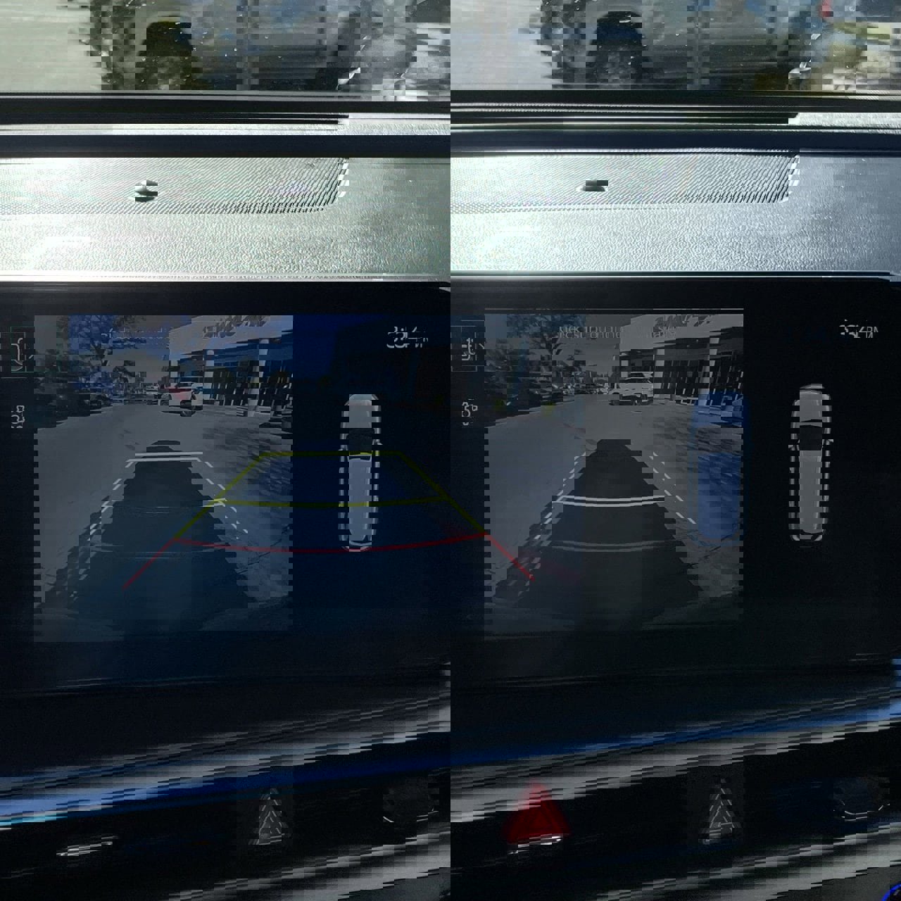 Used 2024 Kia Sorento EX w/ Panoramic Sunroof Package image 18