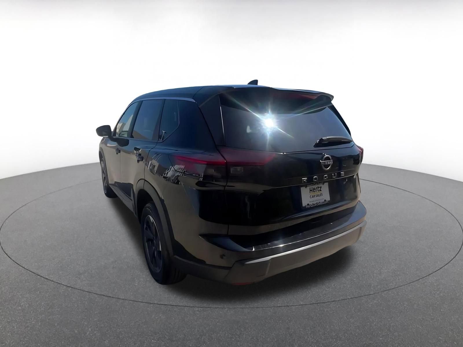 Used 2025 Nissan Rogue SV image 11