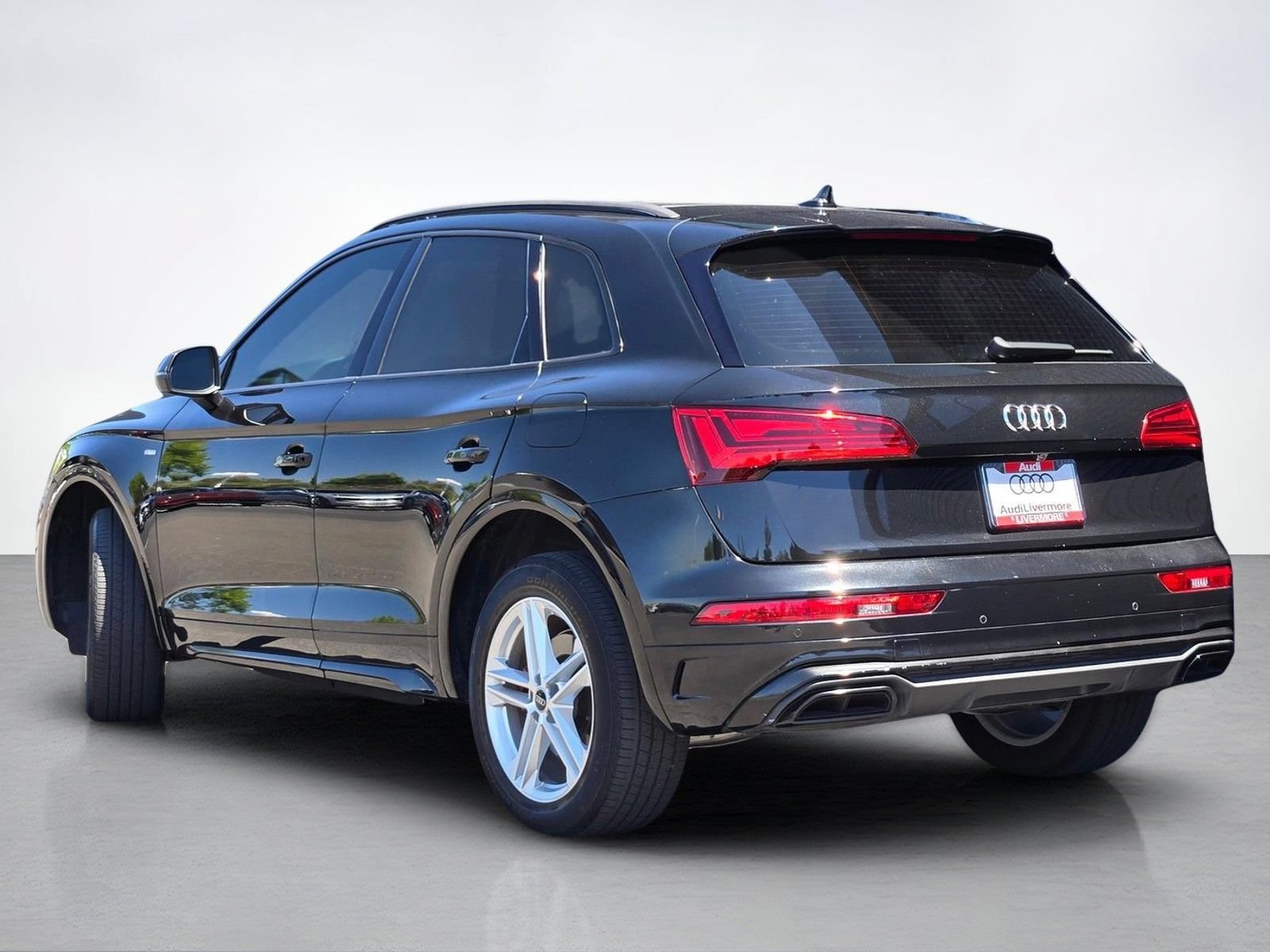 Used 2023 Audi Q5 e Premium w/ Convenience Package AWD/4WD image 5