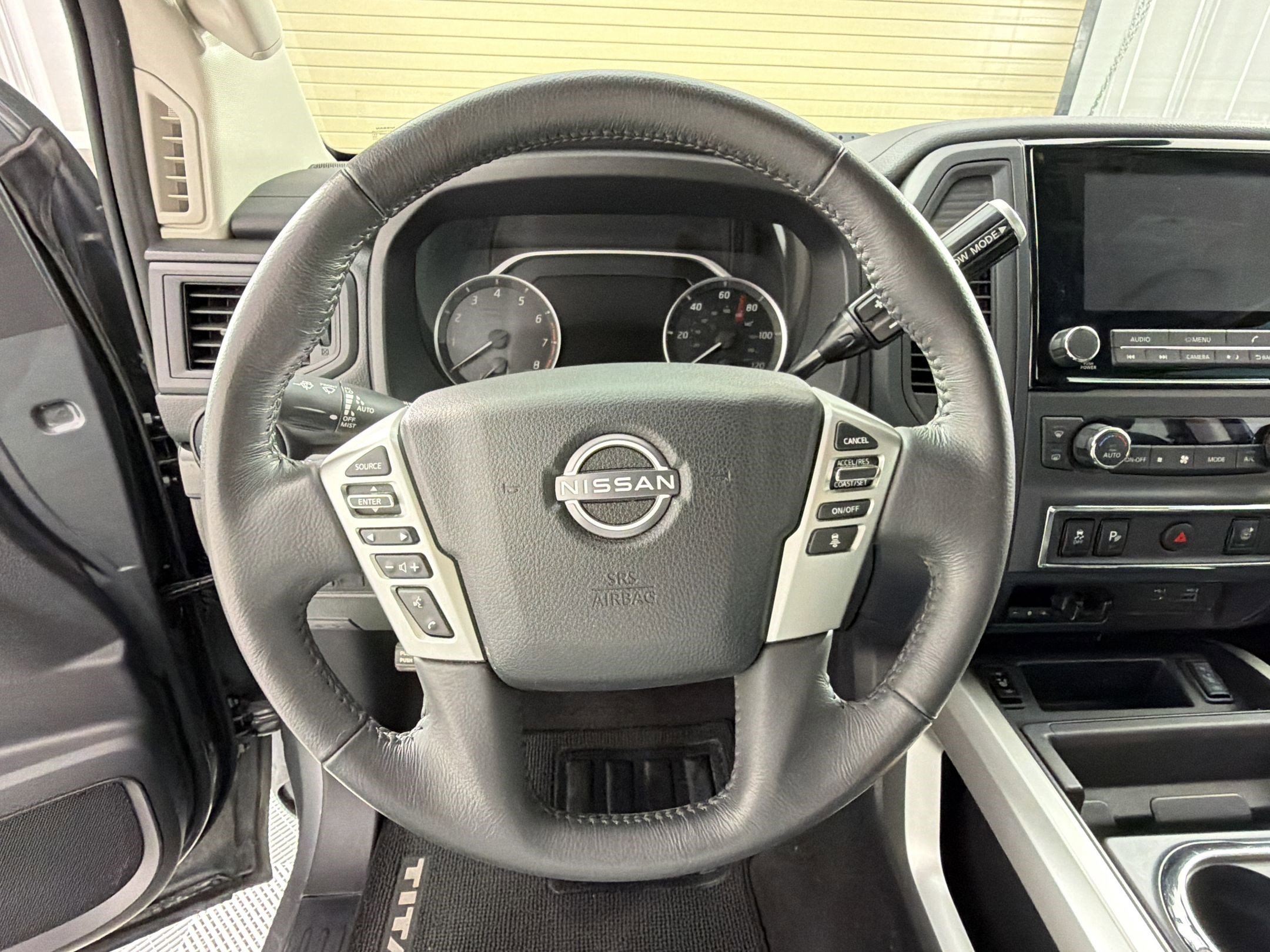 Used 2024 Nissan Titan SV w/ SV Convenience Package RWD image 15