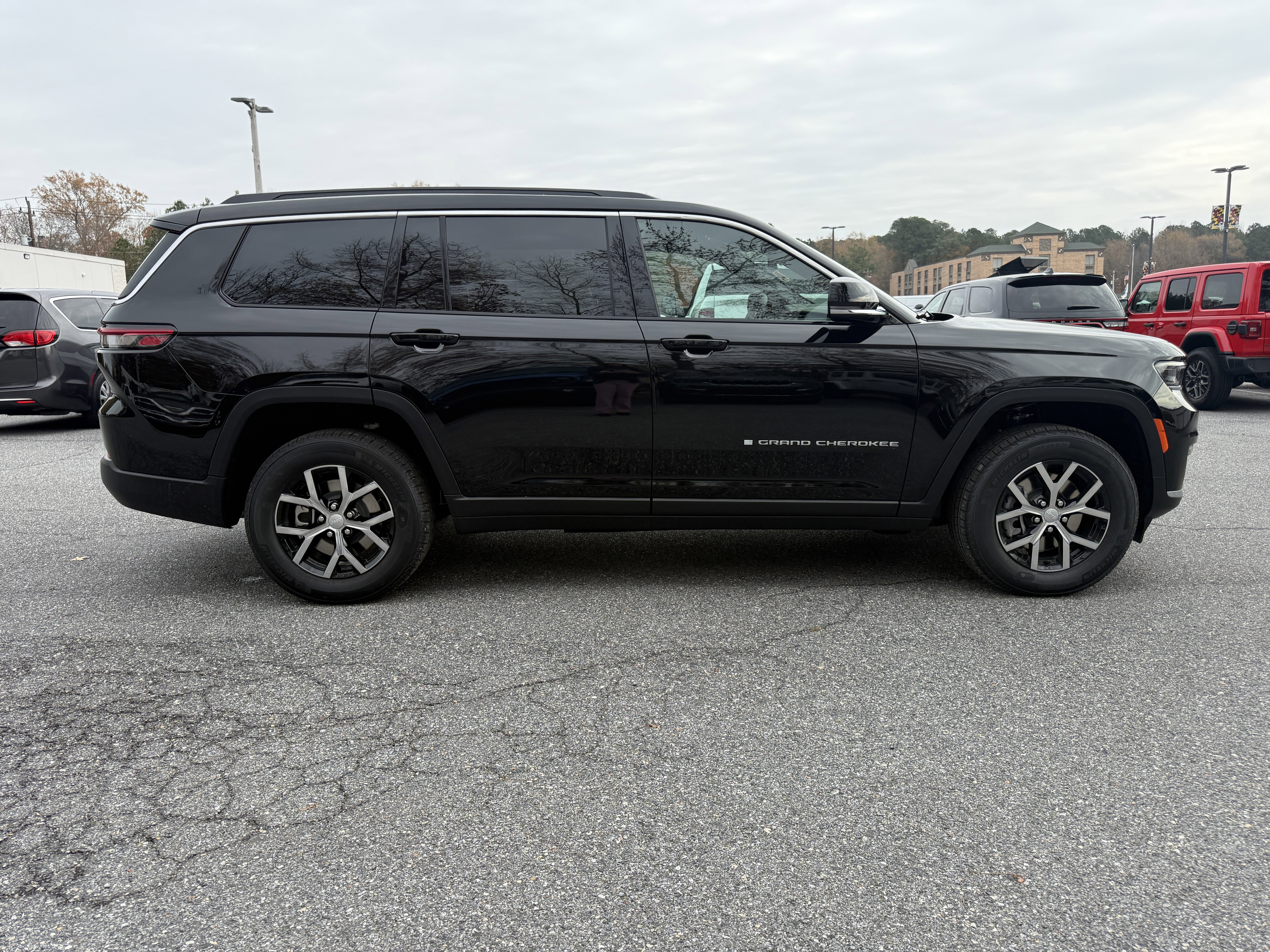 New 2025 Jeep Grand Cherokee L Limited w/ Trailer Tow Package image 9