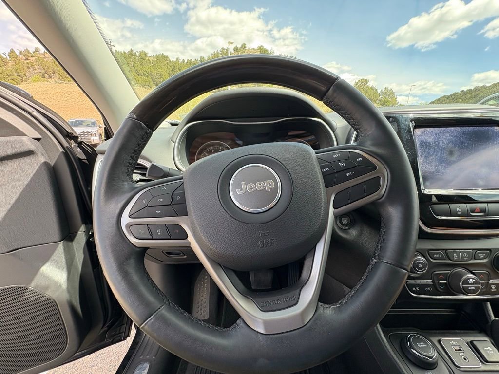 Used 2019 Jeep Cherokee Overland w/ Trailer Tow Group AWD/4WD image 2