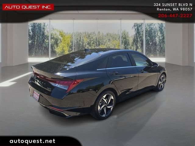 Used 2023 Hyundai Elantra Limited w/ Cargo Package FWD image 5