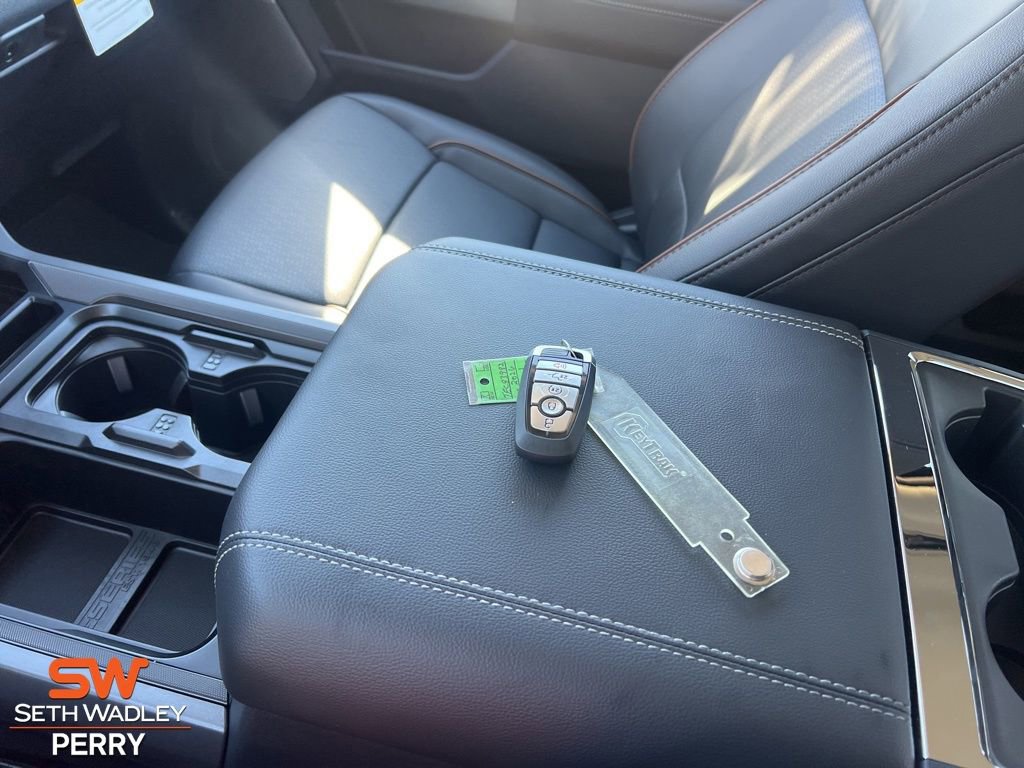 New 2026 Ford F250 Lariat w/ Black Appearance Package image 25