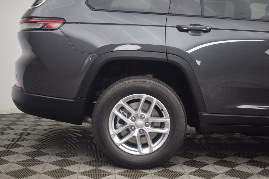 New 2026 Jeep Grand Cherokee L Laredo w/ Trailer Tow Package AWD/4WD image 8