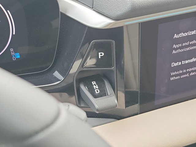 Certified 2025 Porsche Macan Electric image 34