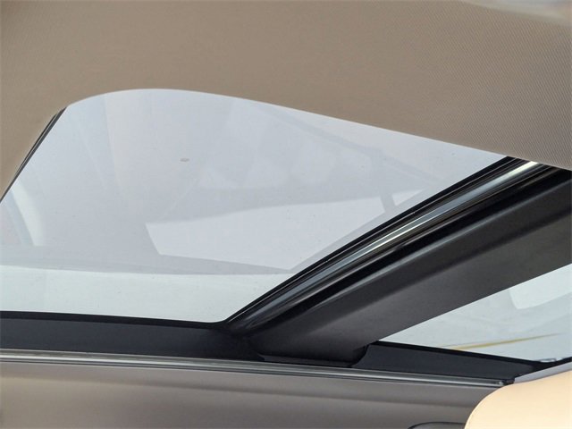 Used 2019 Toyota RAV4 Limited image 12