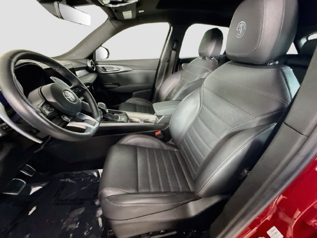 Used 2024 Alfa Romeo Tonale Veloce w/ Premium Interior Package AWD/4WD image 21