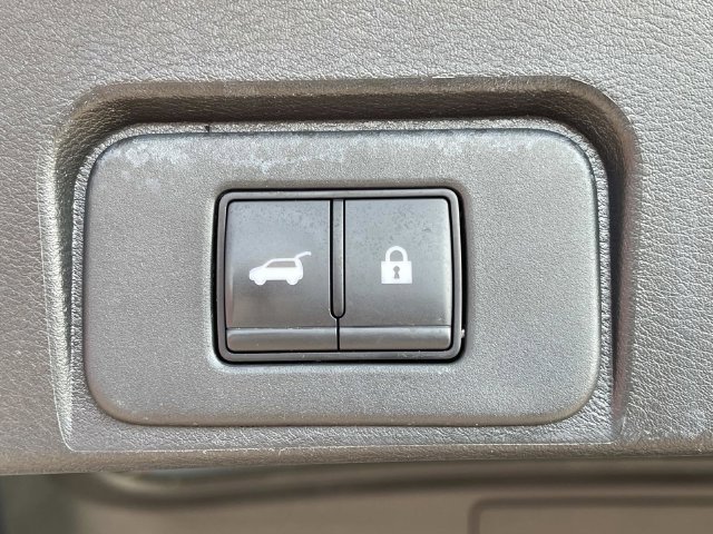 Used 2025 Nissan Rogue SV AWD/4WD image 13