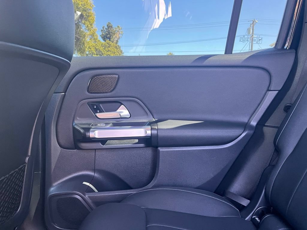 Used 2023 Mercedes-Benz EQB 300 4MATIC w/ Exclusive Package image 19