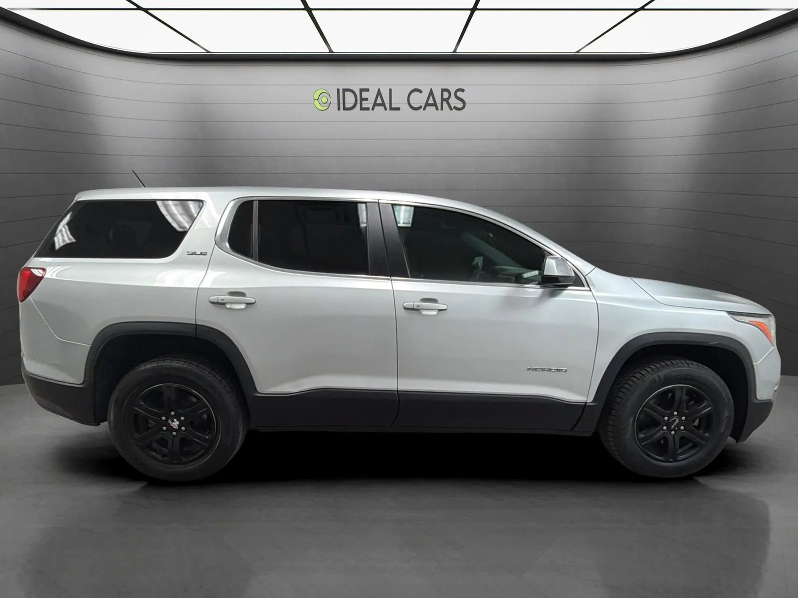 Used 2018 GMC Acadia SLE FWD image 4