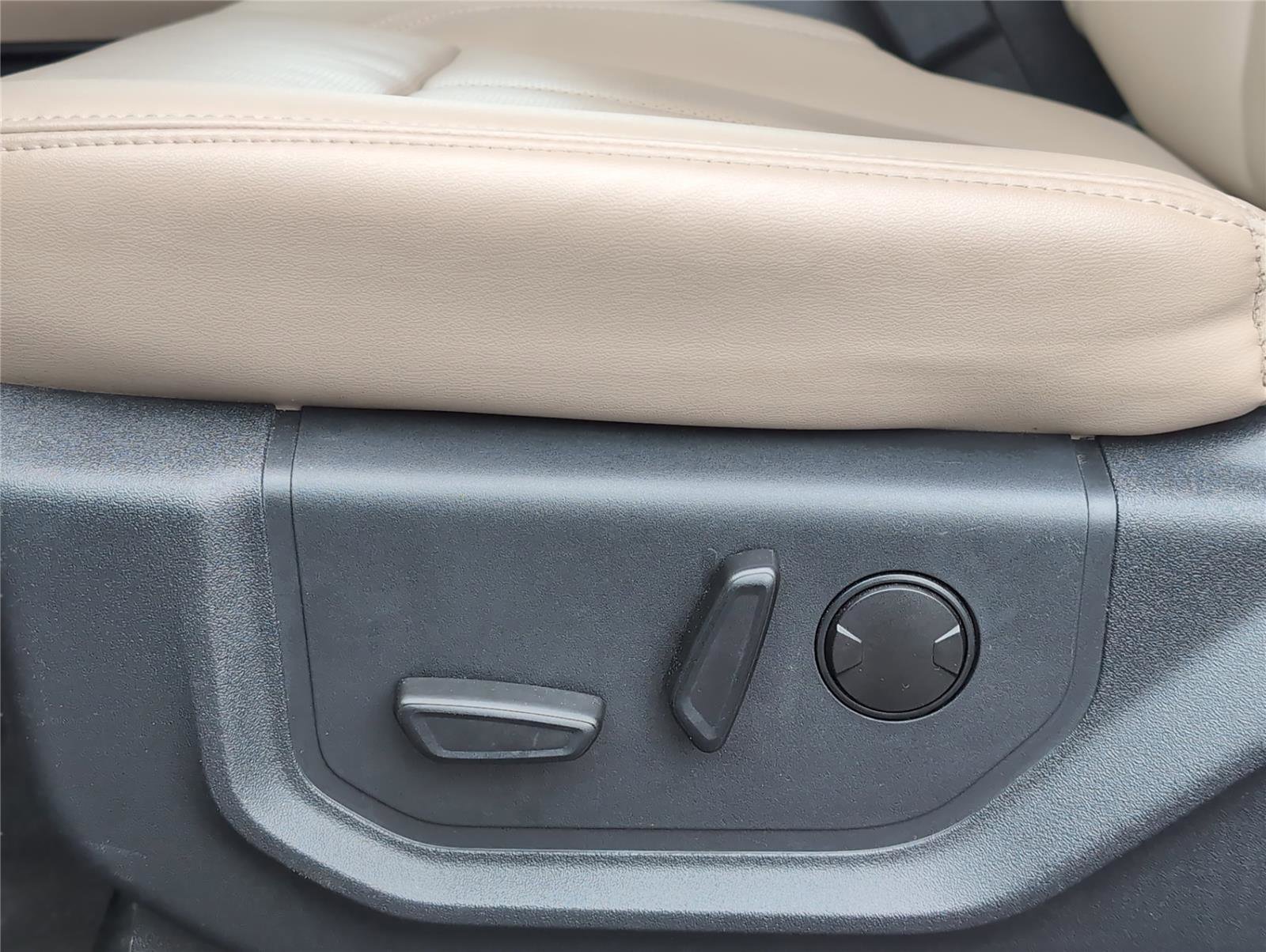 Used 2024 Ford Expedition Max XLT AWD/4WD image 18