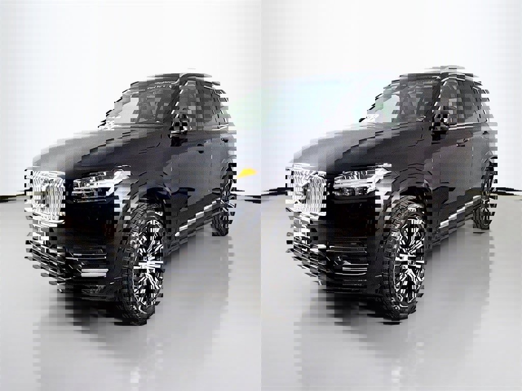 Certified 2025 Volvo XC90 B6 Plus image 3