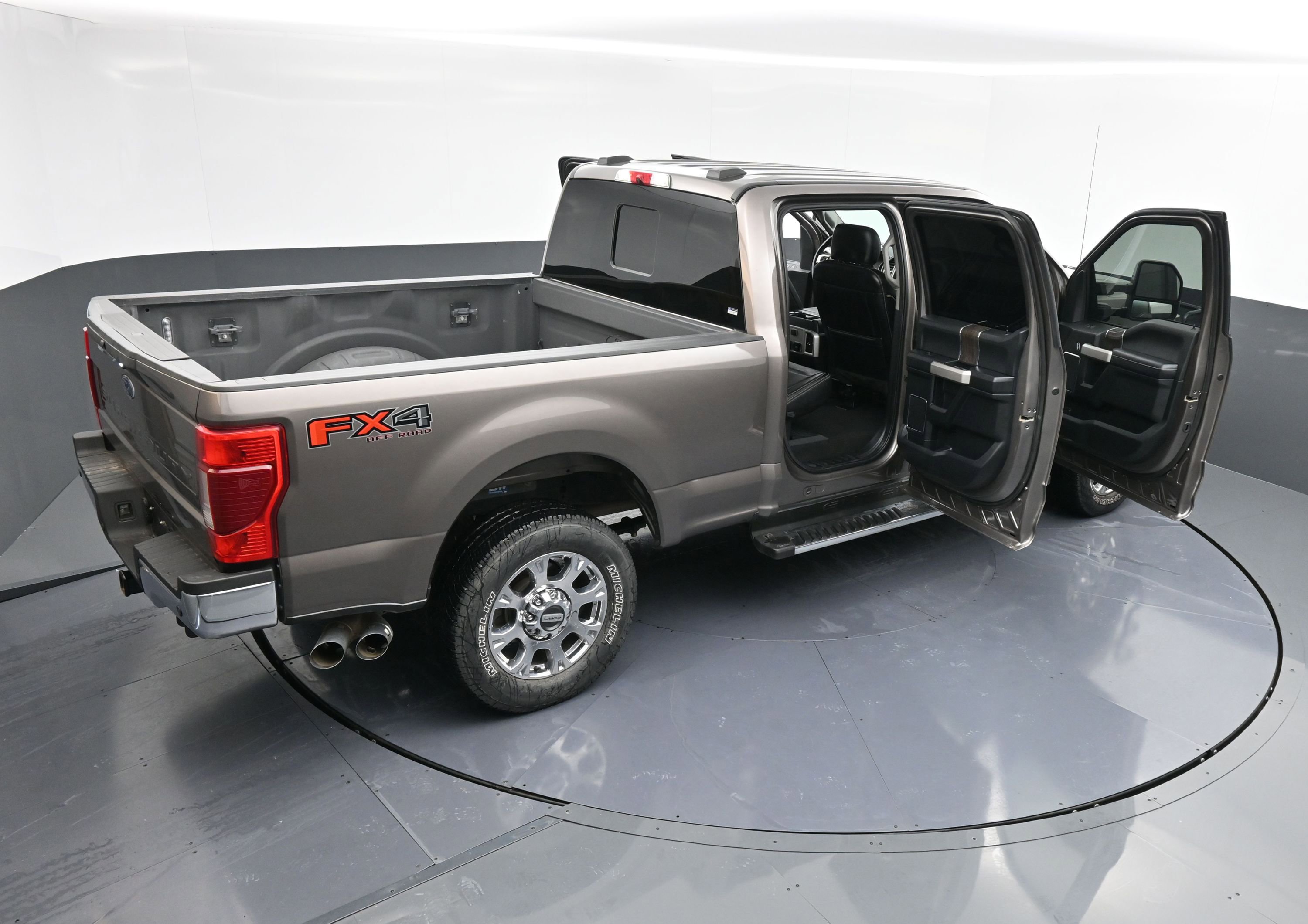 Used 2020 Ford F250 Lariat w/ Chrome Package image 43