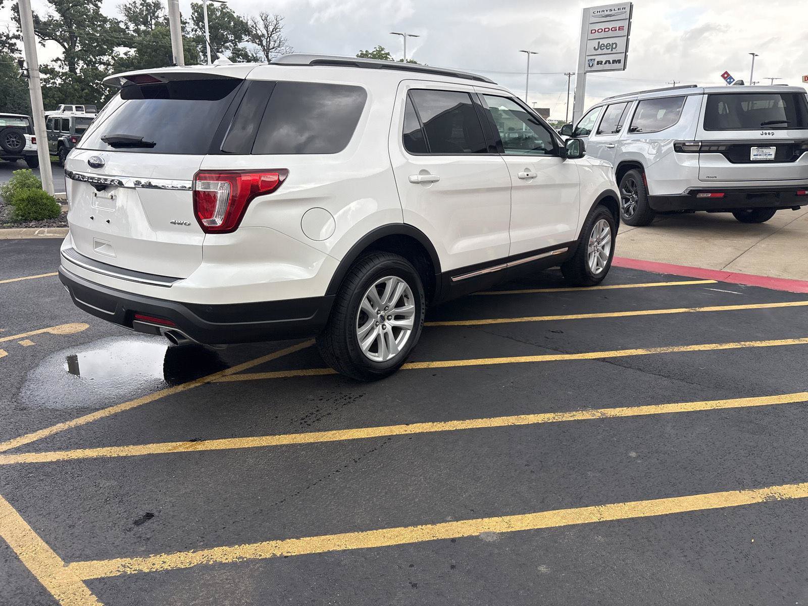 Used 2018 Ford Explorer XLT w/ Equipment Group 202A AWD/4WD image 5
