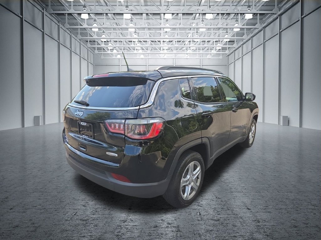 Used 2024 Jeep Compass Latitude AWD/4WD image 9