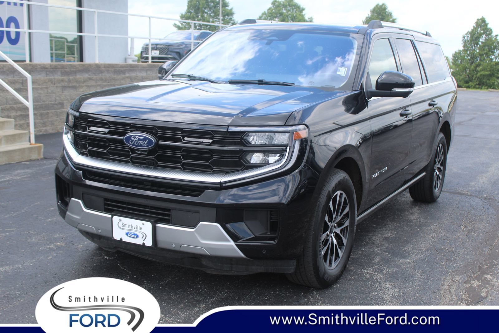 Used 2025 Ford Expedition Max Platinum AWD/4WD image 1