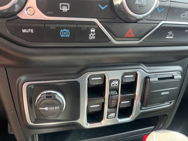 Used 2022 Jeep Wrangler Unlimited Sahara image 33