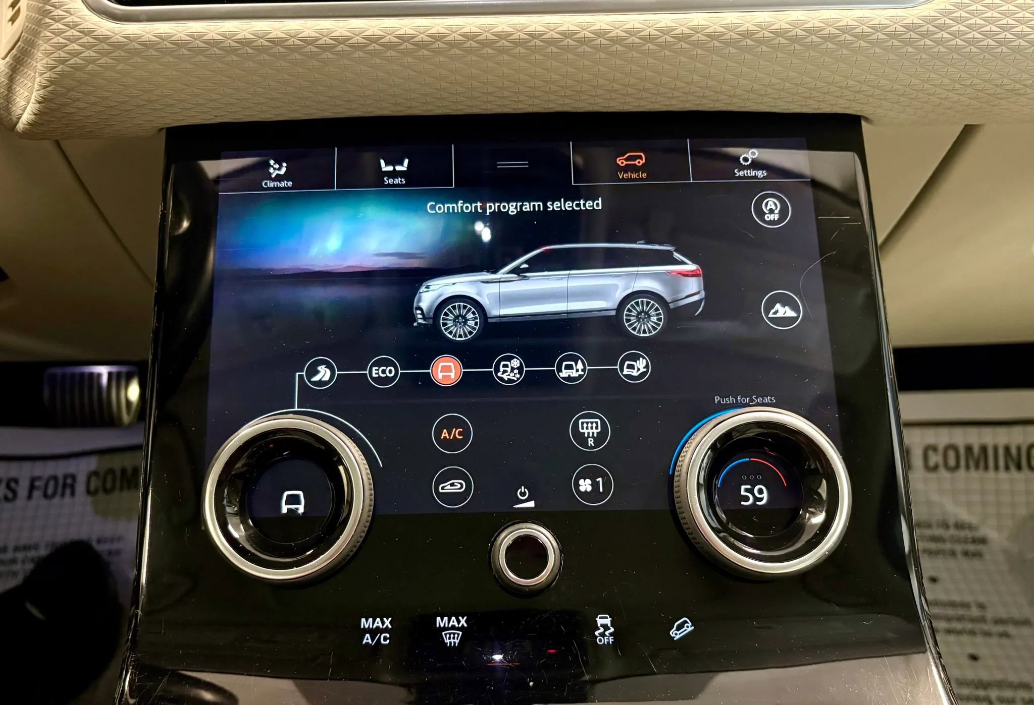Used 2019 Land Rover Range Rover Velar R-Dynamic SE AWD/4WD image 28