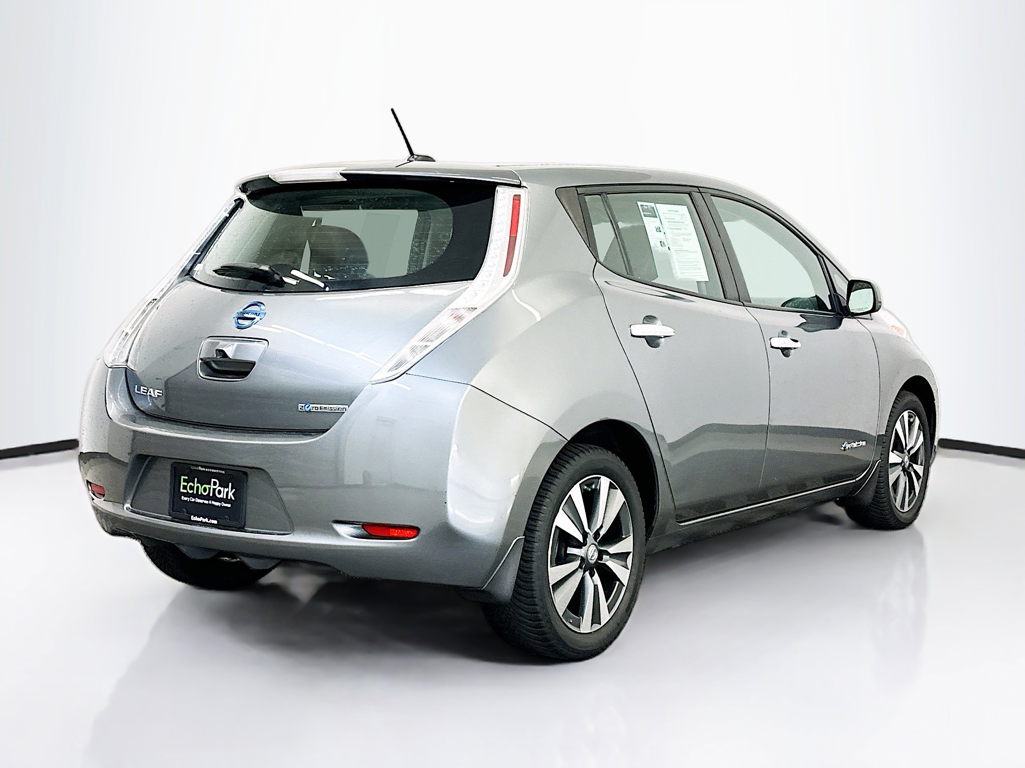 Used 2015 Nissan Leaf SL FWD image 9