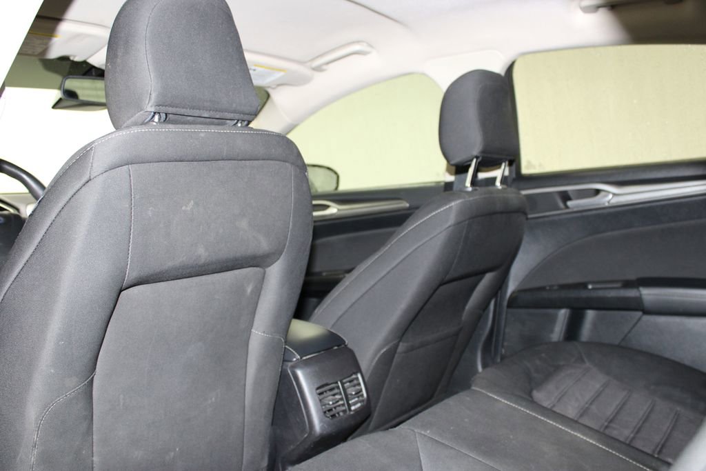 Used 2020 Ford Fusion SE image 19