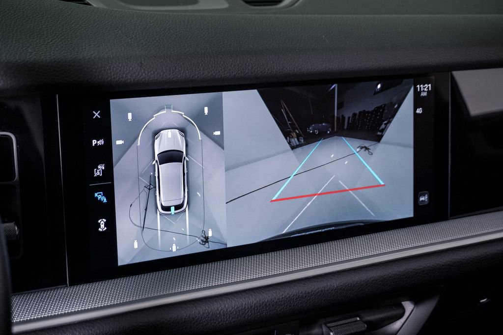 Certified 2025 Porsche Cayenne AWD/4WD image 23