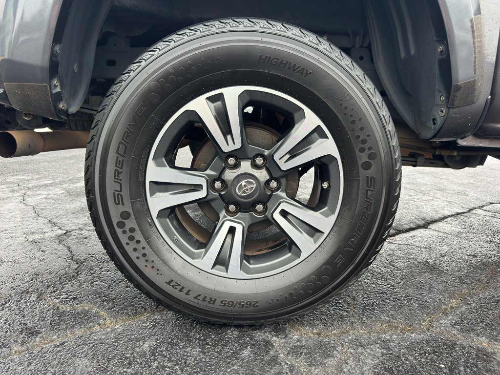 Used 2017 Toyota Tacoma TRD Sport image 33
