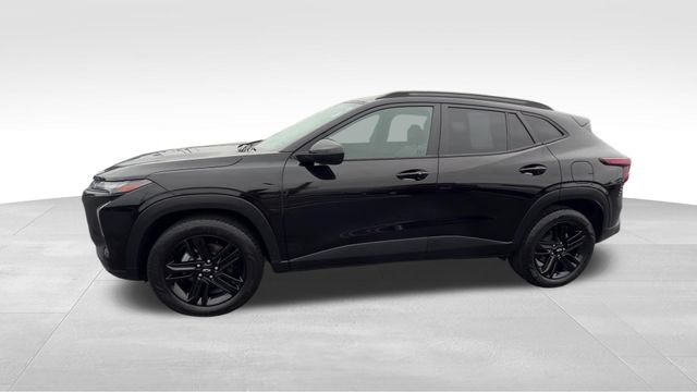 Used 2024 Chevrolet Trax ACTIV w/ Sunroof Package FWD image 3