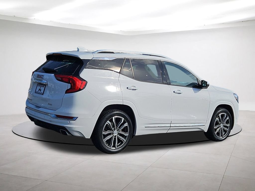 Used 2020 GMC Terrain Denali w/ Denali Premium Package AWD/4WD image 7