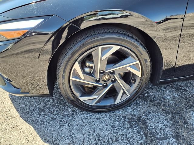 Used 2025 Hyundai Elantra SEL FWD image 41