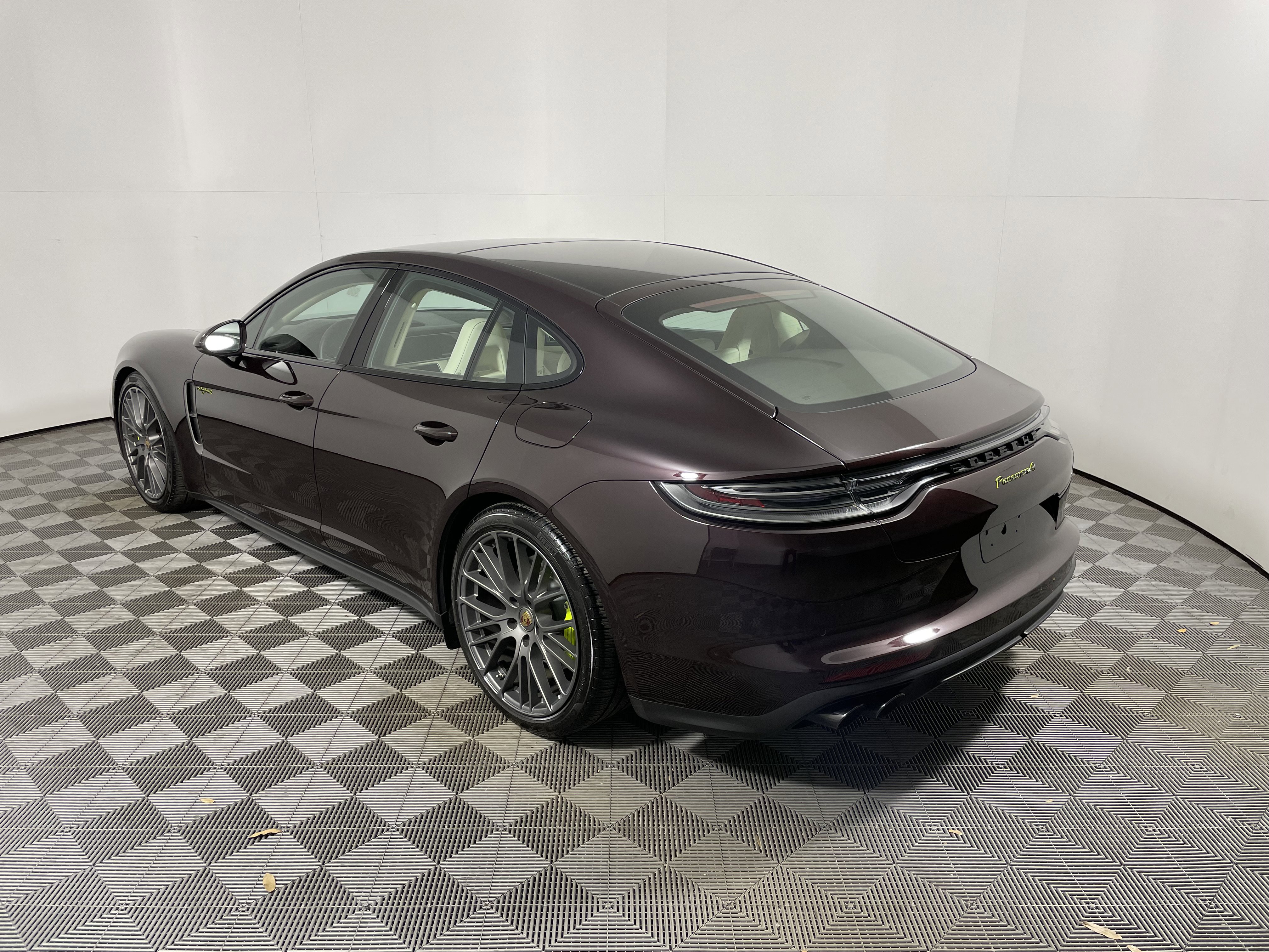 Certified 2023 Porsche Panamera 4 Platinum Edition w/ Assistance Package image 3