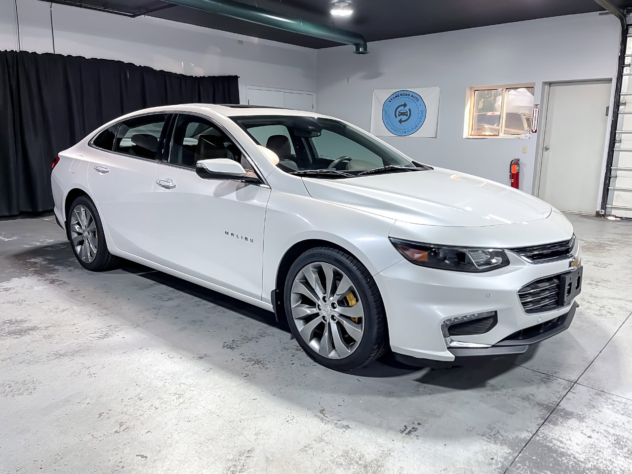 Used 2017 Chevrolet Malibu Premier w/ Premier Sun and Wheel Package image 2