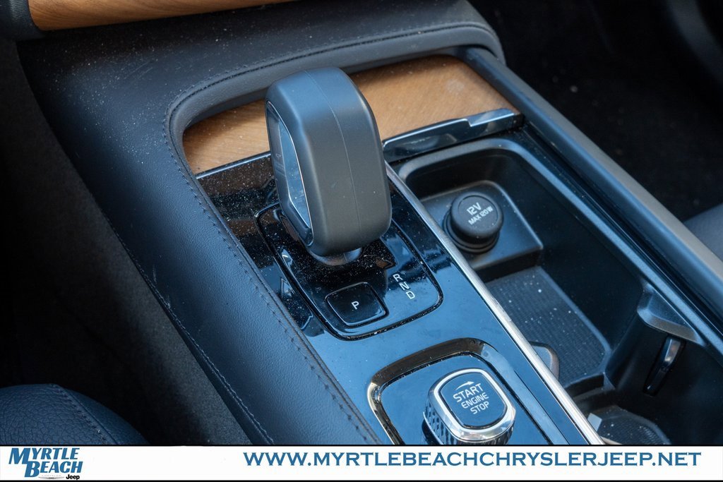 Used 2023 Volvo XC90 B6 Plus image 25