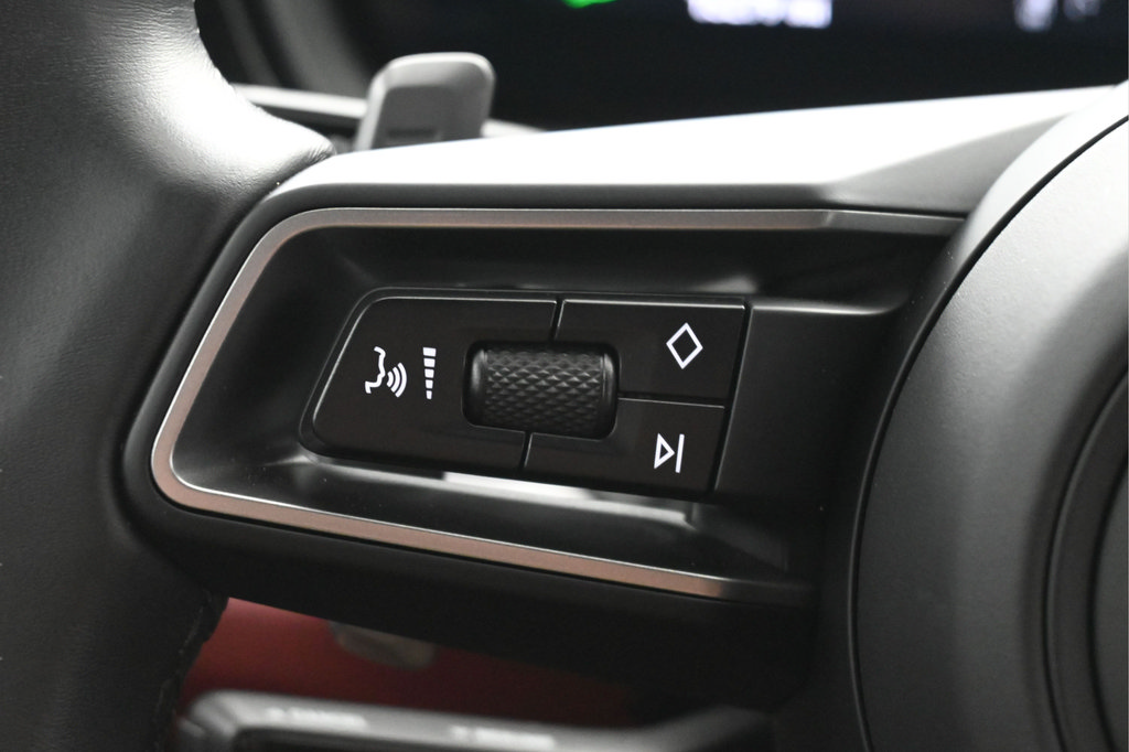 Certified 2025 Porsche Cayenne E-Hybrid AWD/4WD image 20