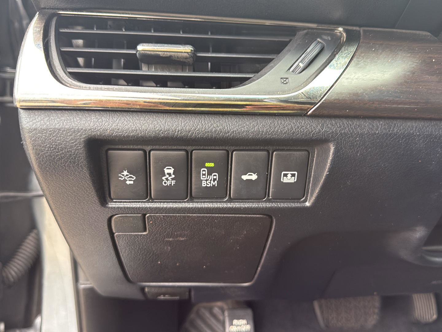 Used 2017 Toyota Avalon Limited image 13