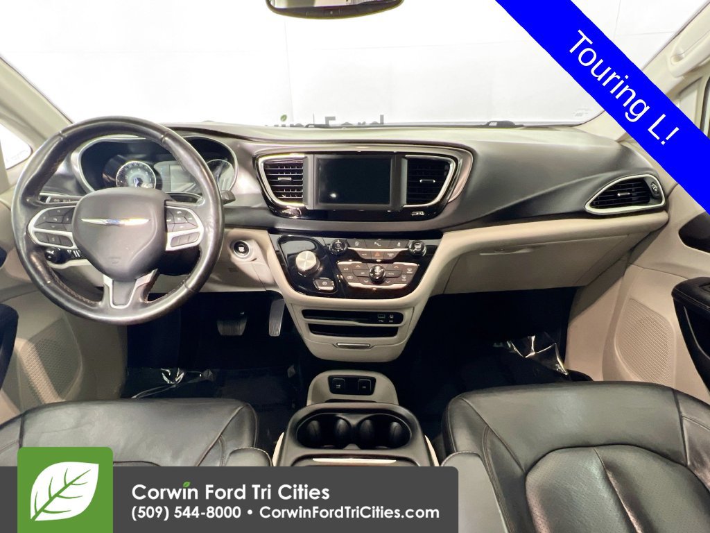 Used 2020 Chrysler Pacifica Touring-L FWD image 7