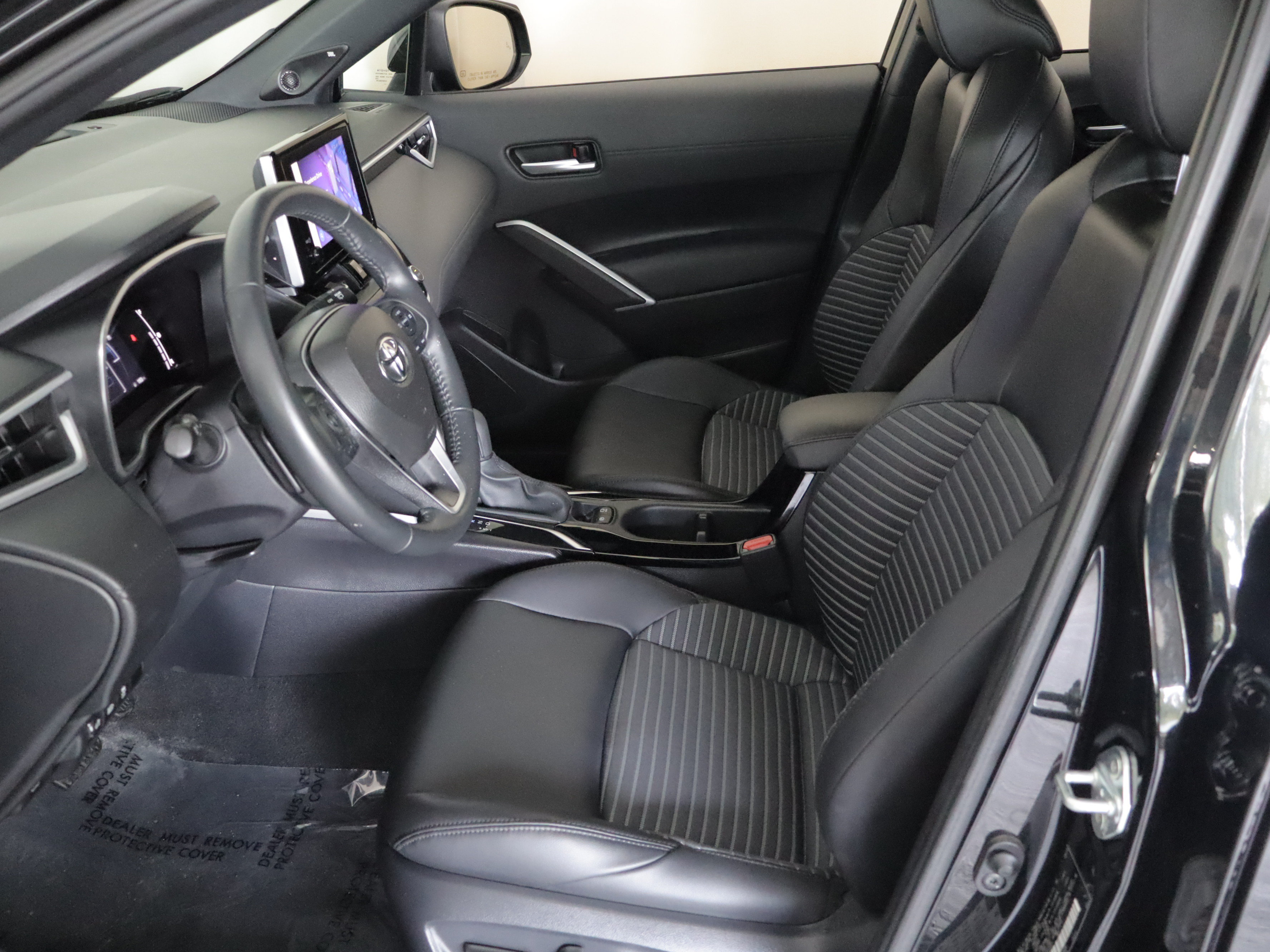 Used 2024 Toyota Corolla Cross AWD Hybrid w/ Convenience Package image 8