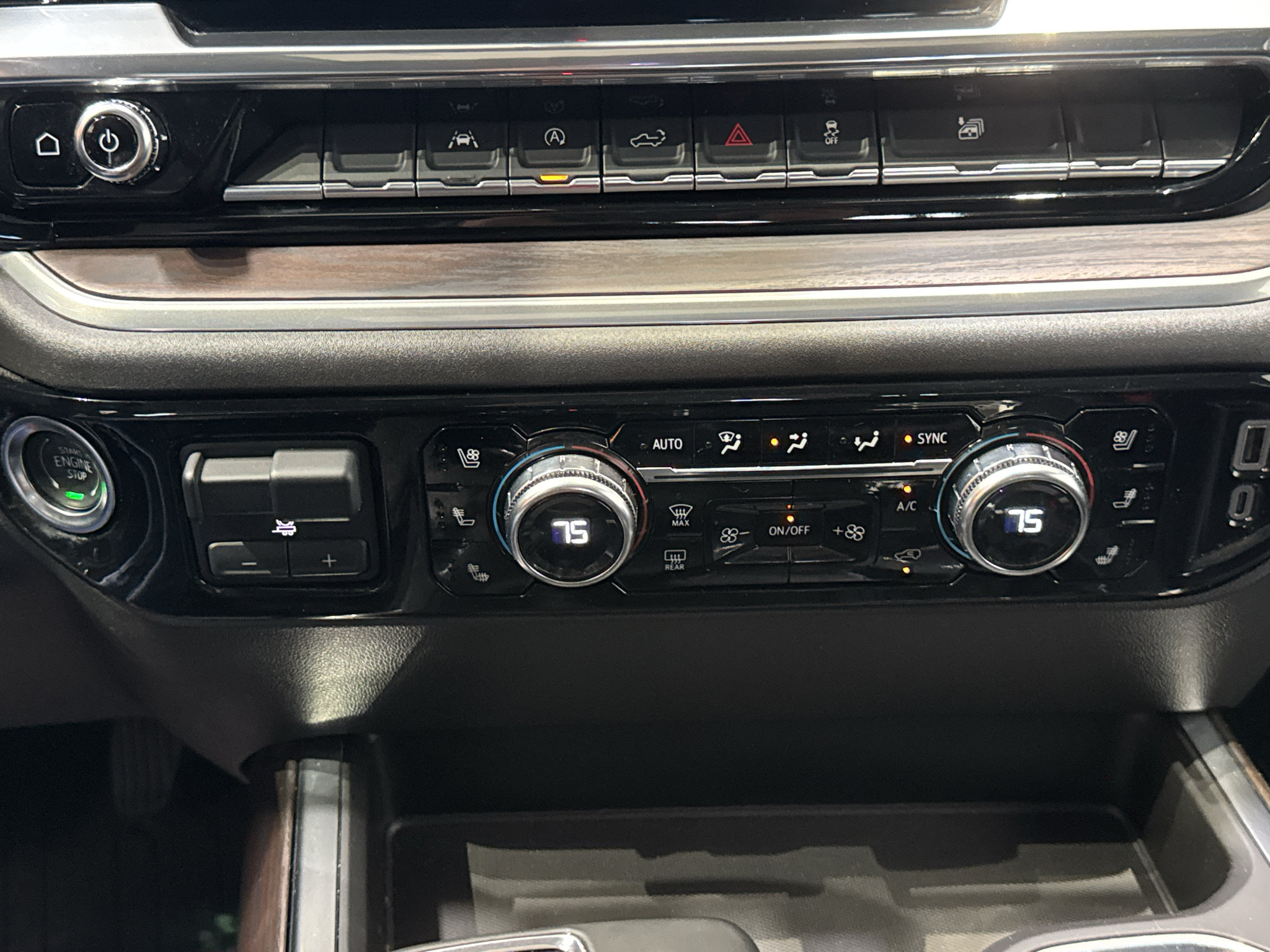 Used 2025 GMC Sierra 1500 SLT w/ SLT Premium Package AWD/4WD image 34