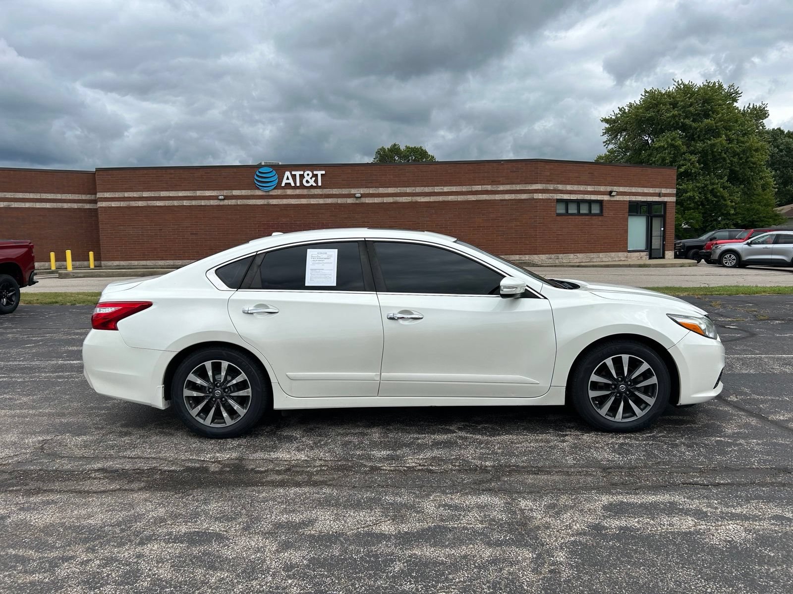 Used 2017 Nissan Altima 2.5 SV w/ Convenience Package FWD image 8