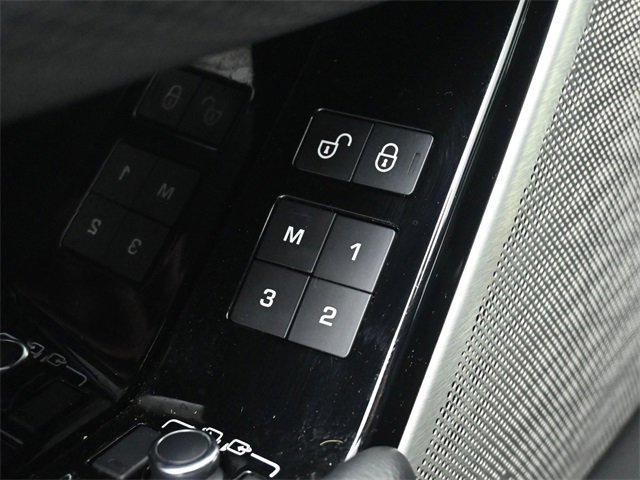 Used 2018 Land Rover Range Rover Velar R-Dynamic SE image 38