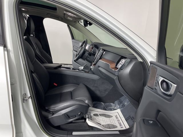 Used 2023 Volvo XC60 B5 Ultimate w/ Climate Package image 37