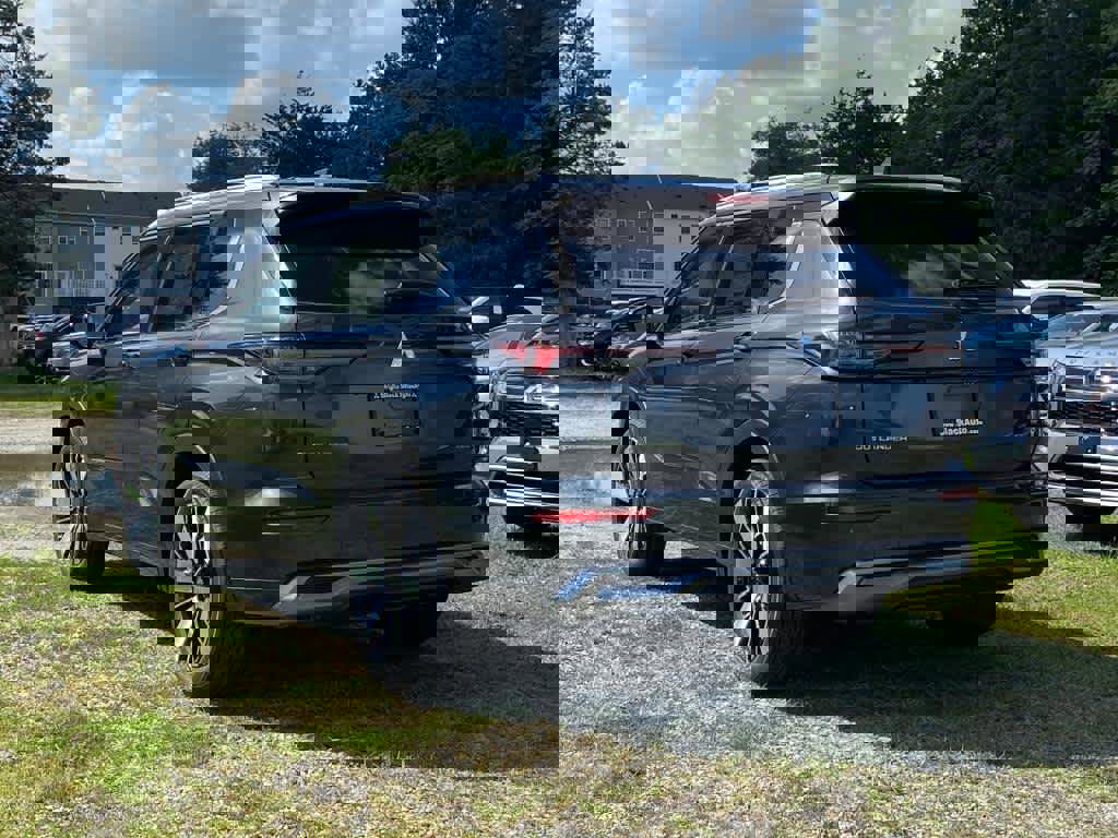 New 2025 Mitsubishi Outlander SEL image 2